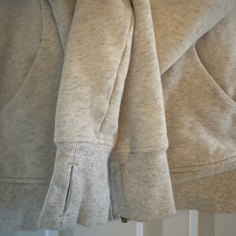 Lululemon Women's Cream Zip-Up Hoodie size 12
Predators logo - Picture 5 of 8